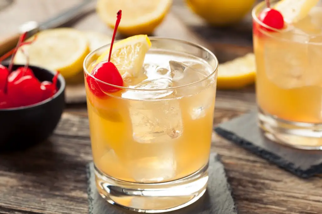 whiskey sour cocktail