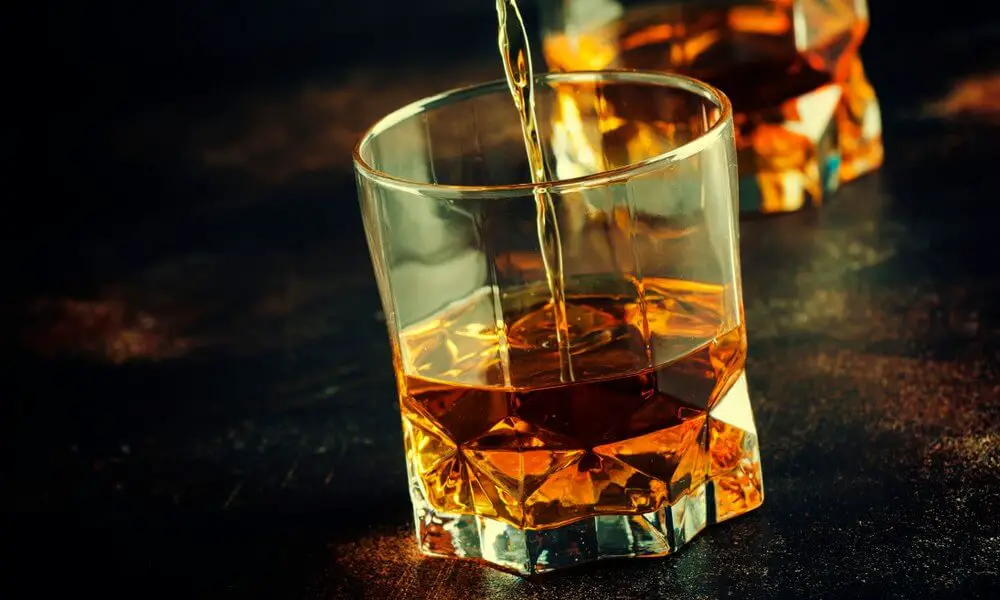 how-to-drink-whiskey-a-beginner-s-guide-whiskey-neat-drinks-before